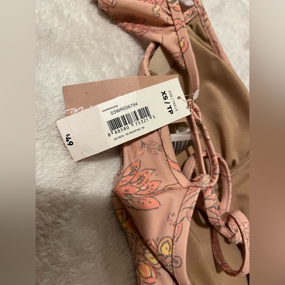 Light pink floral one piece baithing suit - Picture 3 of 5